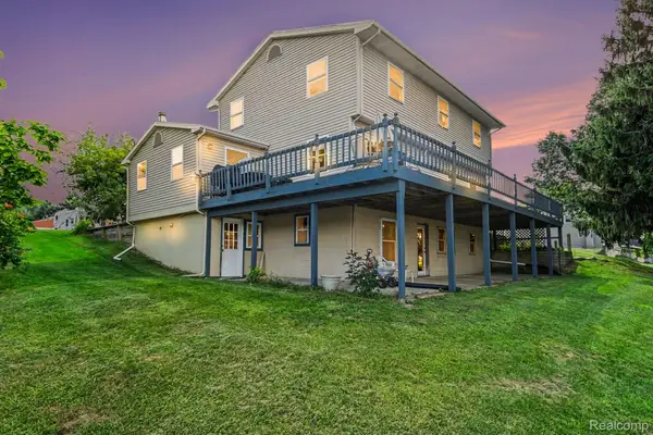 6145 South Drive, Fenton, MI 48430