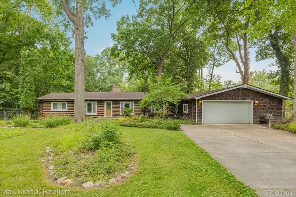29799 Linden Street, FarmingtonHills, MI 48336