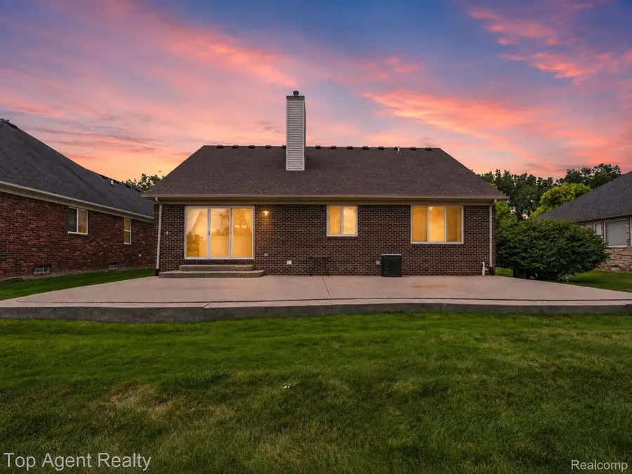 40580 Long Horn Drive, Sterling Heights, MI 48313 - #2