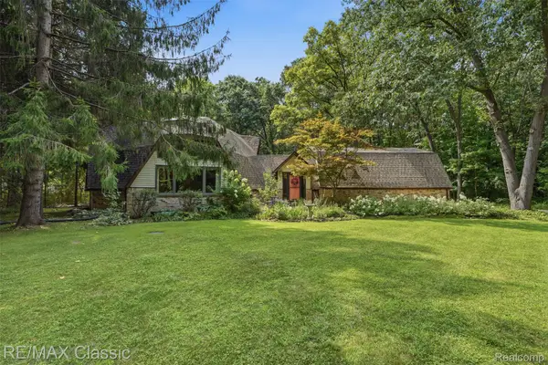 5109 Harvey Lake Road, Highland, MI 48356