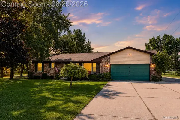 704 E Lovell Drive, Troy, MI 48085