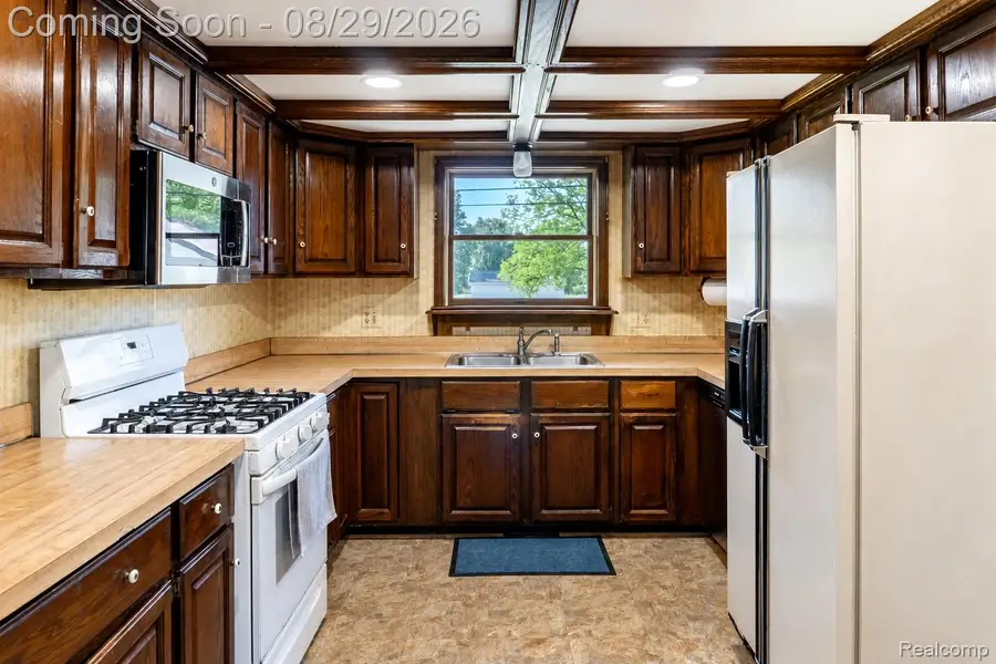 704 E Lovell Drive, Troy, MI 48085 - #3