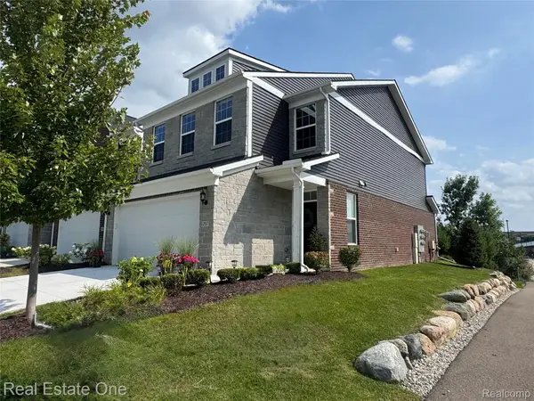 297 Strawberry Drive, RochesterHills, MI 48307