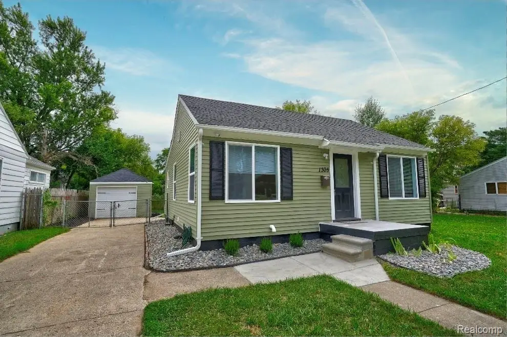 1305 Huron Street, Flint, MI 48507 - #1