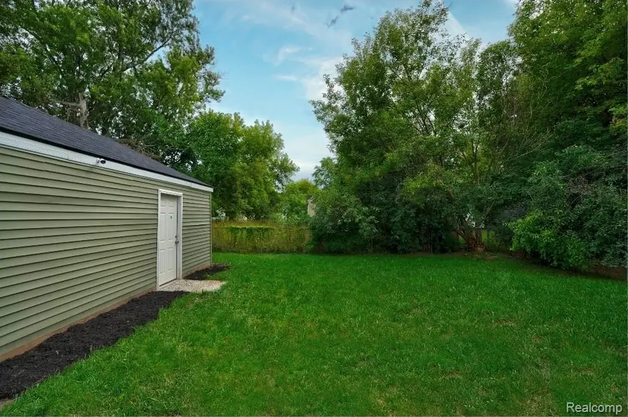 1305 Huron Street, Flint, MI 48507 - #3