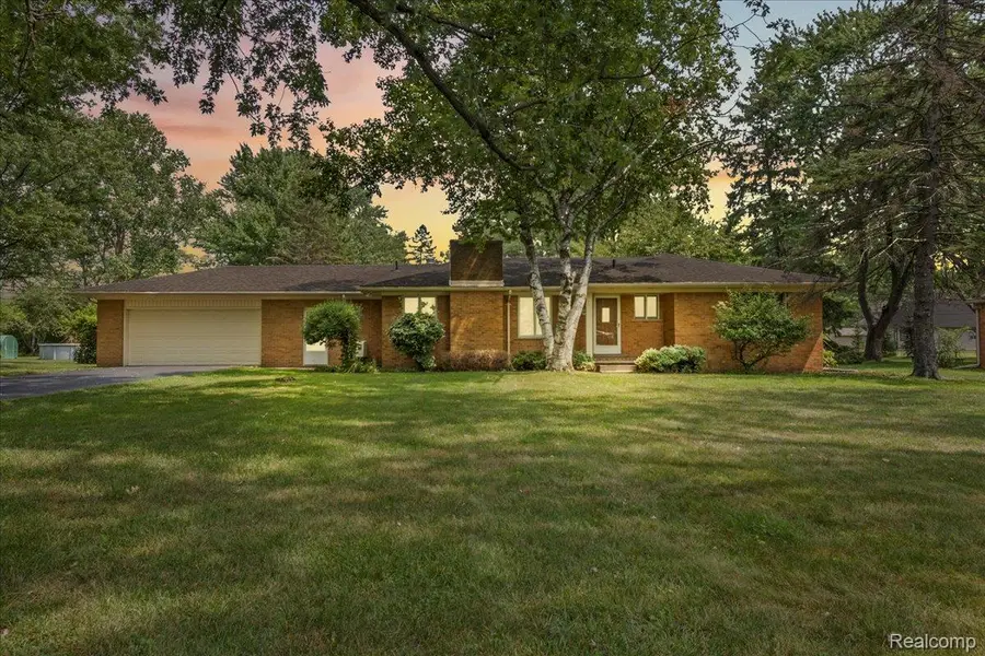 5860 Wright Drive, Troy, MI 48098 - #2