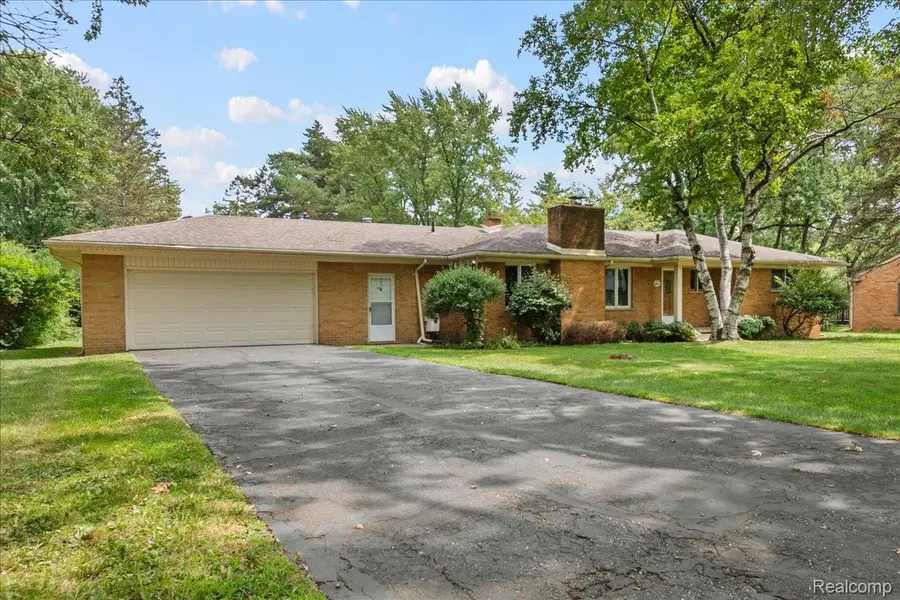 5860 Wright Drive, Troy, MI 48098 - #3