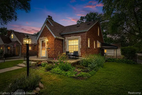 2100 Lancaster Street, GrossePointeWoods, MI 48236