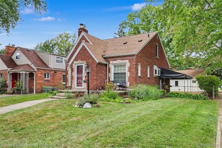 2100 Lancaster Street, Grosse Pointe Woods, MI 48236 - #3