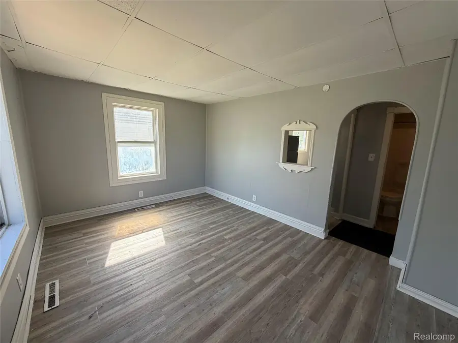 3320 Leith Street, Flint, MI 48506 - #2