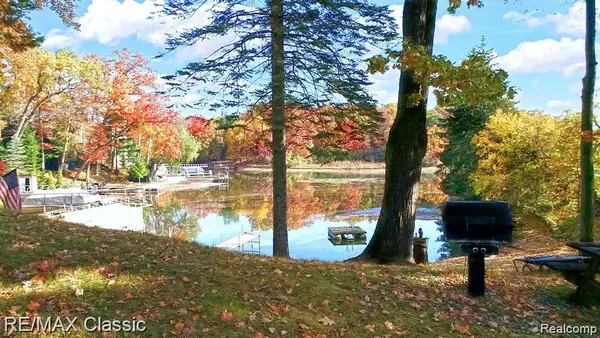 512 Fernhurst Court, LakeOrion, MI 48362