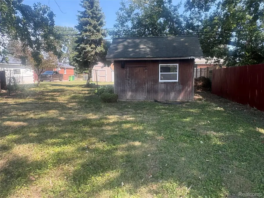 23080 Almond Avenue, Eastpointe, MI 48021 - #2