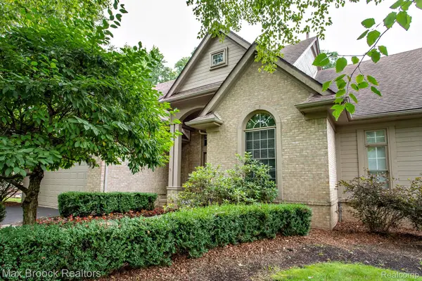 4741 Woodbine Circle, WestBloomfield, MI 48323