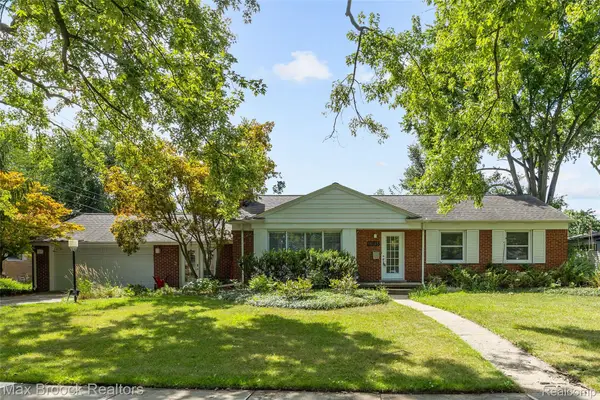 18135 Kinross Avenue, BeverlyHills, MI 48025