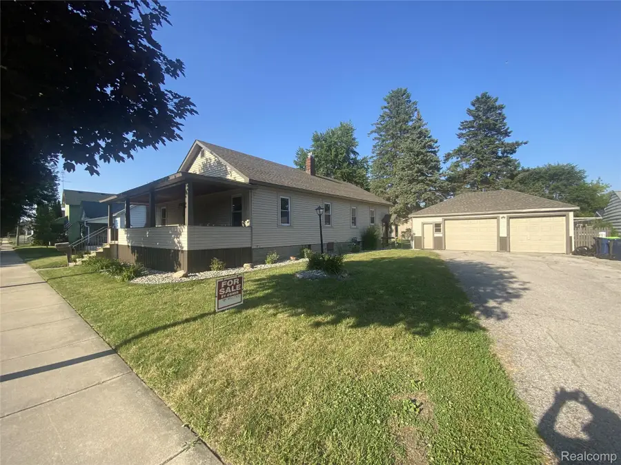809 Stanton Street, Bay City, MI 48708 - #3
