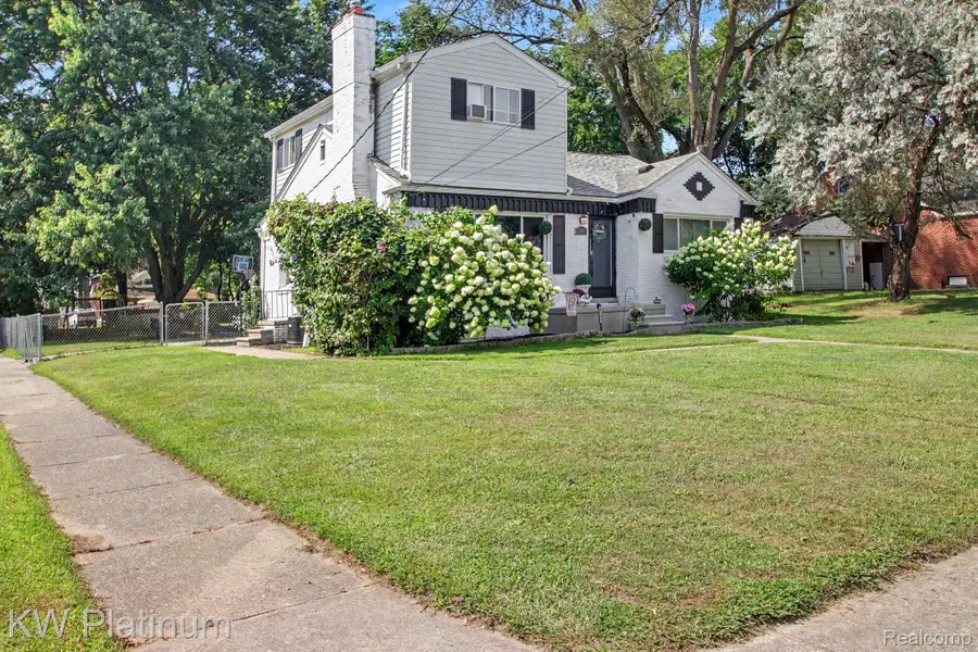 8586 Superior, Center Line, MI 48015 - #2