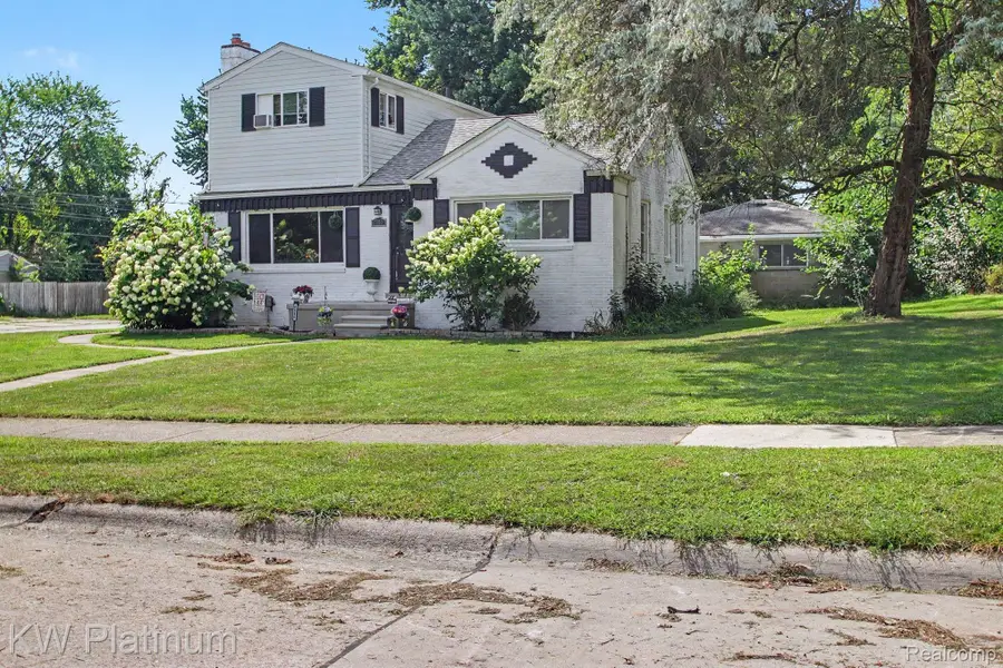 8586 Superior, Center Line, MI 48015 - #3