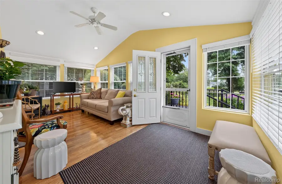 3841 Covert Road, Waterford, MI 48328 - #3
