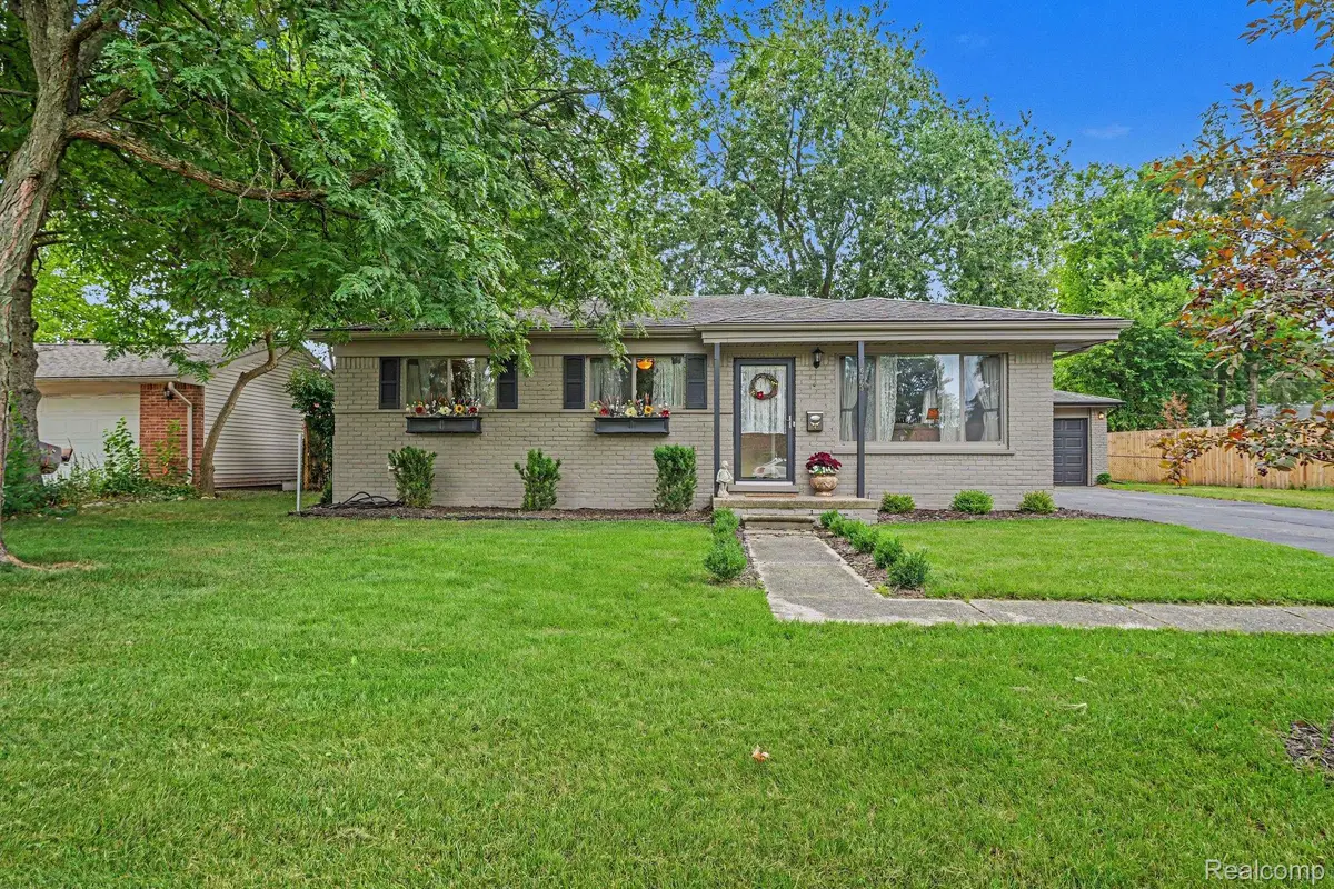 6063 Graper Drive, Waterford, MI 48329 - #1