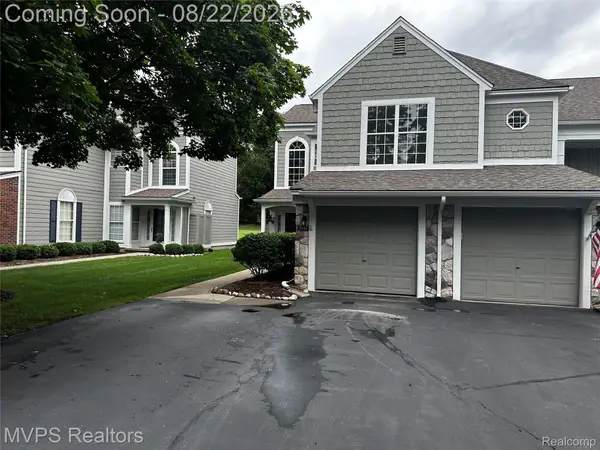 1945 Eagle Pointe #72, BloomfieldHills, MI 48304