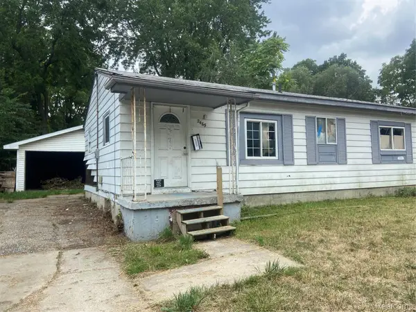 2465 Court St, Flint, MI 48503