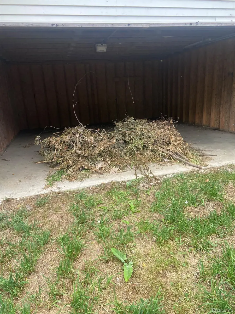 2465 Court St, Flint, MI 48503 - #3
