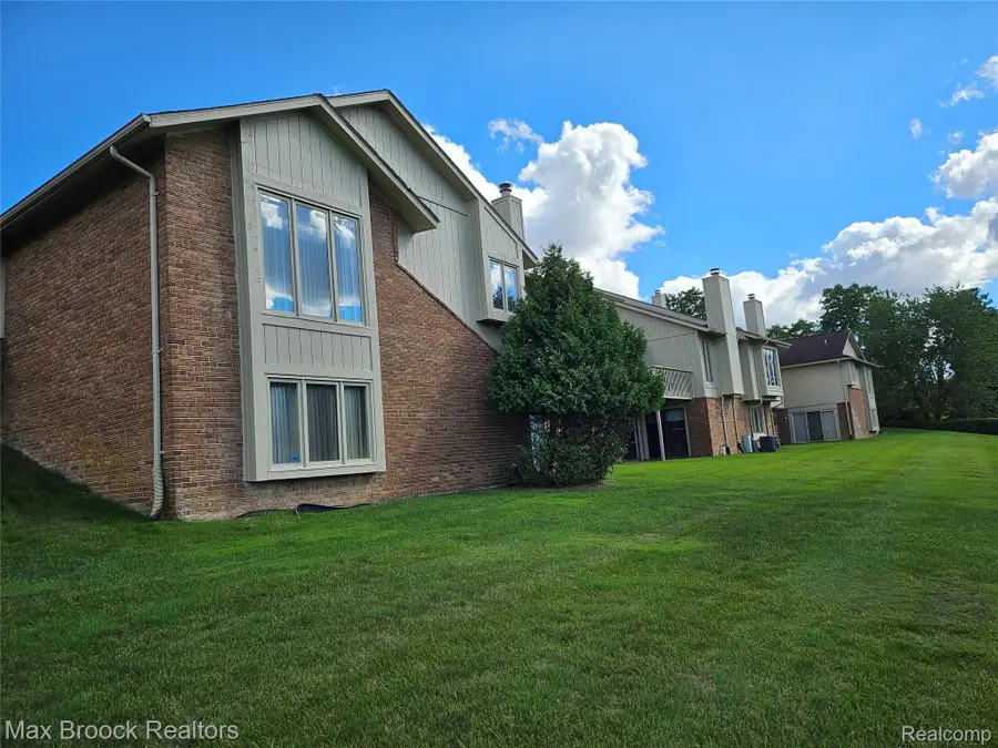 5663 Hillcrest Circle E #64, West Bloomfield, MI 48322 - #3