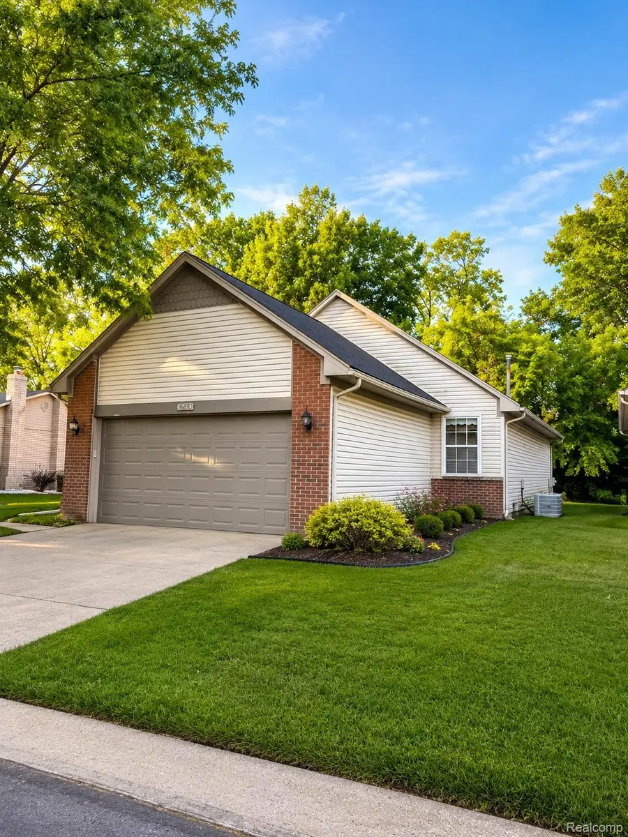 16830 Kenwood Court, Roseville, MI 48066 - #2