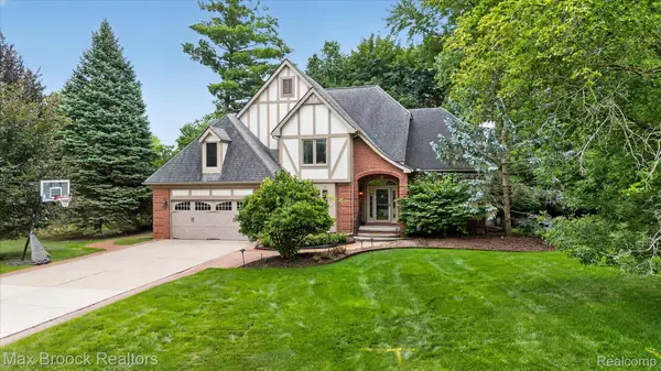 27261 Apple Tree Lane, Franklin, MI 48025