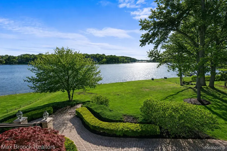 1832 Long Lake Shore Drive, Bloomfield, MI 48302 - #2