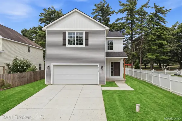 9400 Roland Drive, Brighton, MI 48116