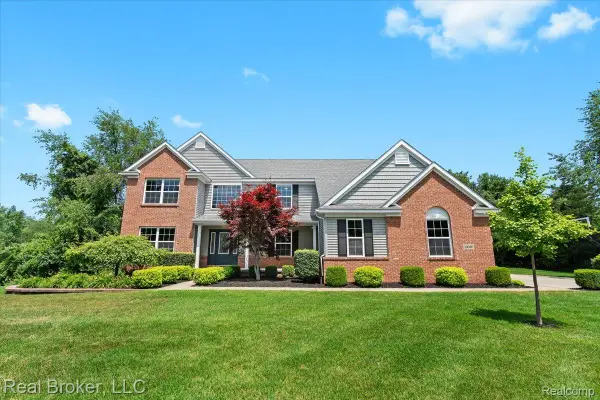 10080 Rolling Pines Drive, Brighton, MI 48116