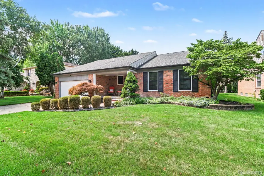 5309 Orchard Crest Drive, Troy, MI 48085 - #3