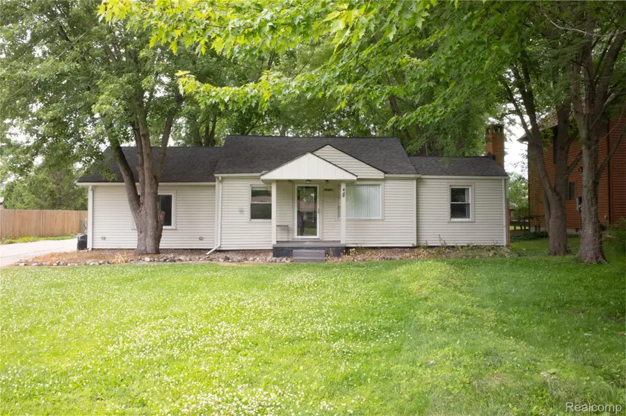 39751 Sylvia Street, Harrison, MI 48045 - #2