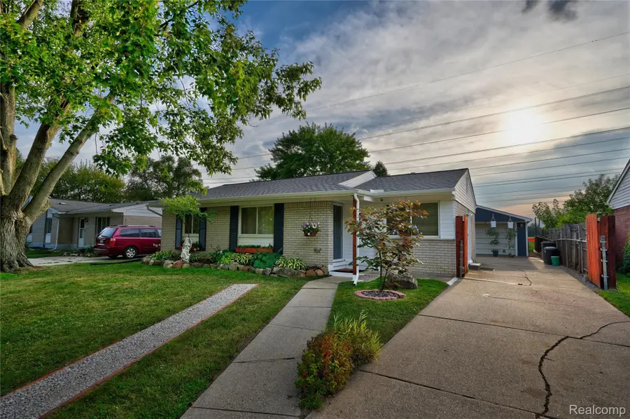 10880 Jackson Street, Belleville, MI 48111 - #2