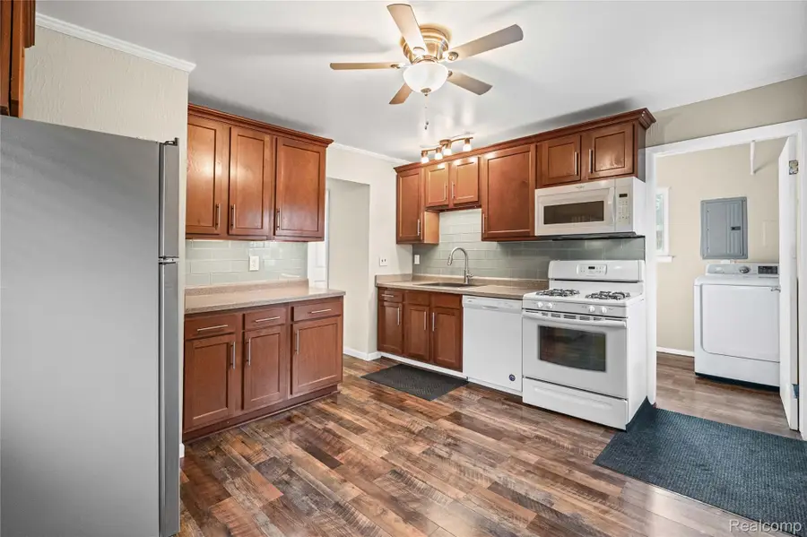 10880 Jackson Street, Belleville, MI 48111 - #3