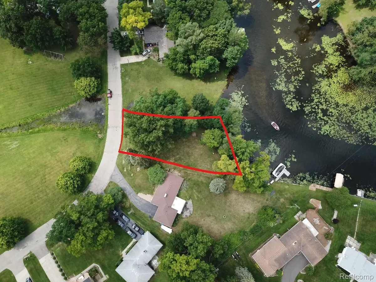3306 Indianview Drive, Waterford, MI 48329 - #1