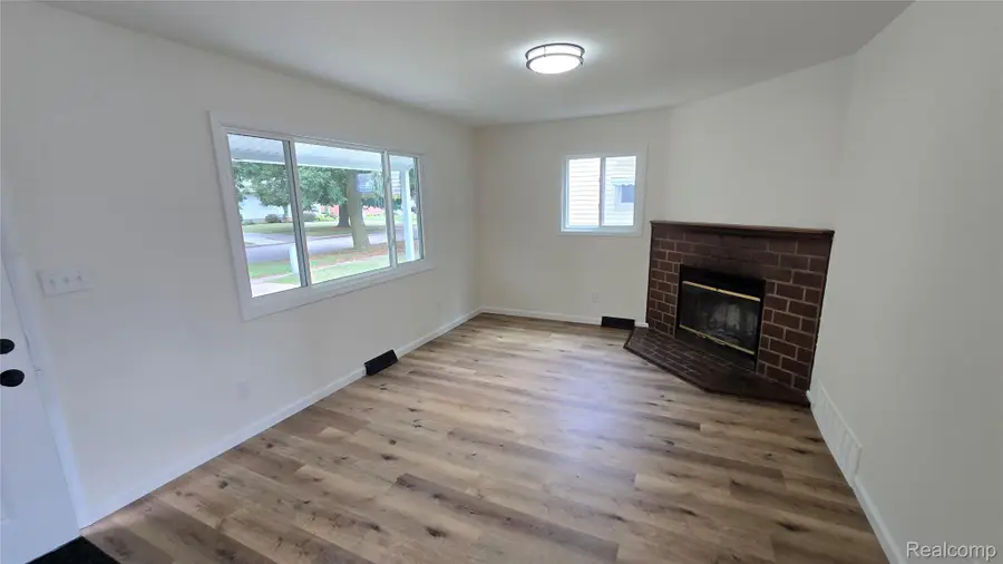 3734 Holly Avenue, Flint, MI 48506 - #2