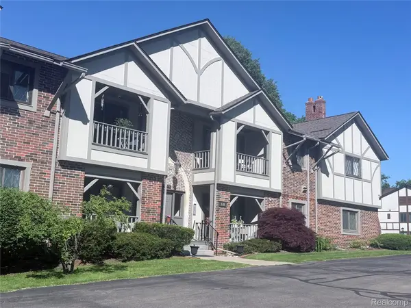 42160 Woodward Avenue #7, BloomfieldHills, MI 48304