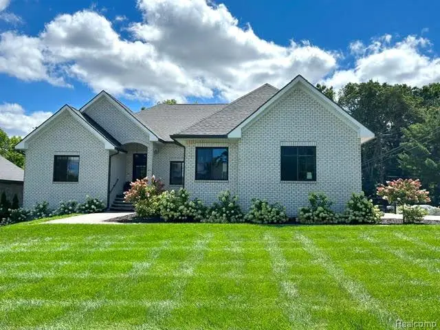 39 Stark Road, Rochester Hills, MI 48307 - #1