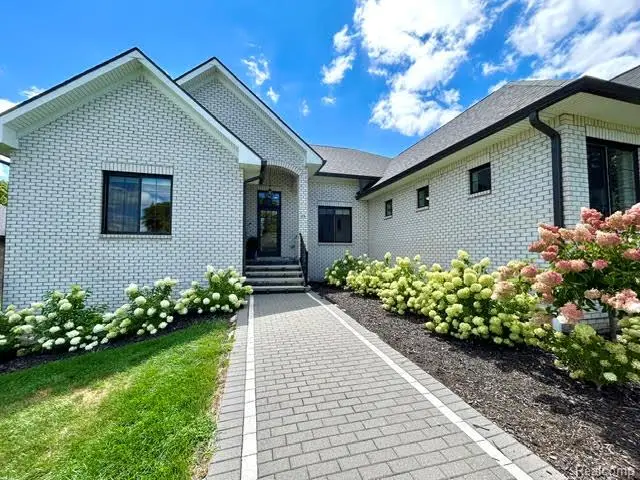39 Stark Road, Rochester Hills, MI 48307 - #3