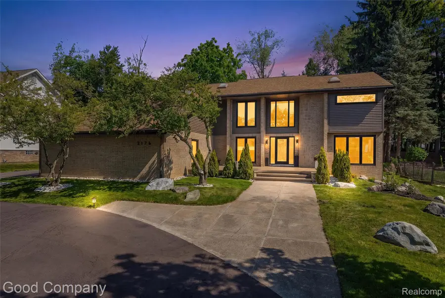 3176 Chambord Drive, West Bloomfield, MI 48323 - #2