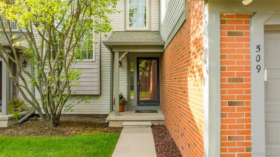 509 Winwood Circle, Walled Lake, MI 48390 - #2