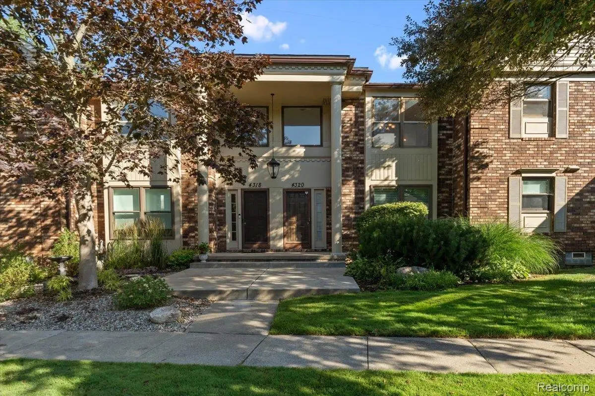 4320 Knightsbridge Lane, West Bloomfield, MI 48323 - #1