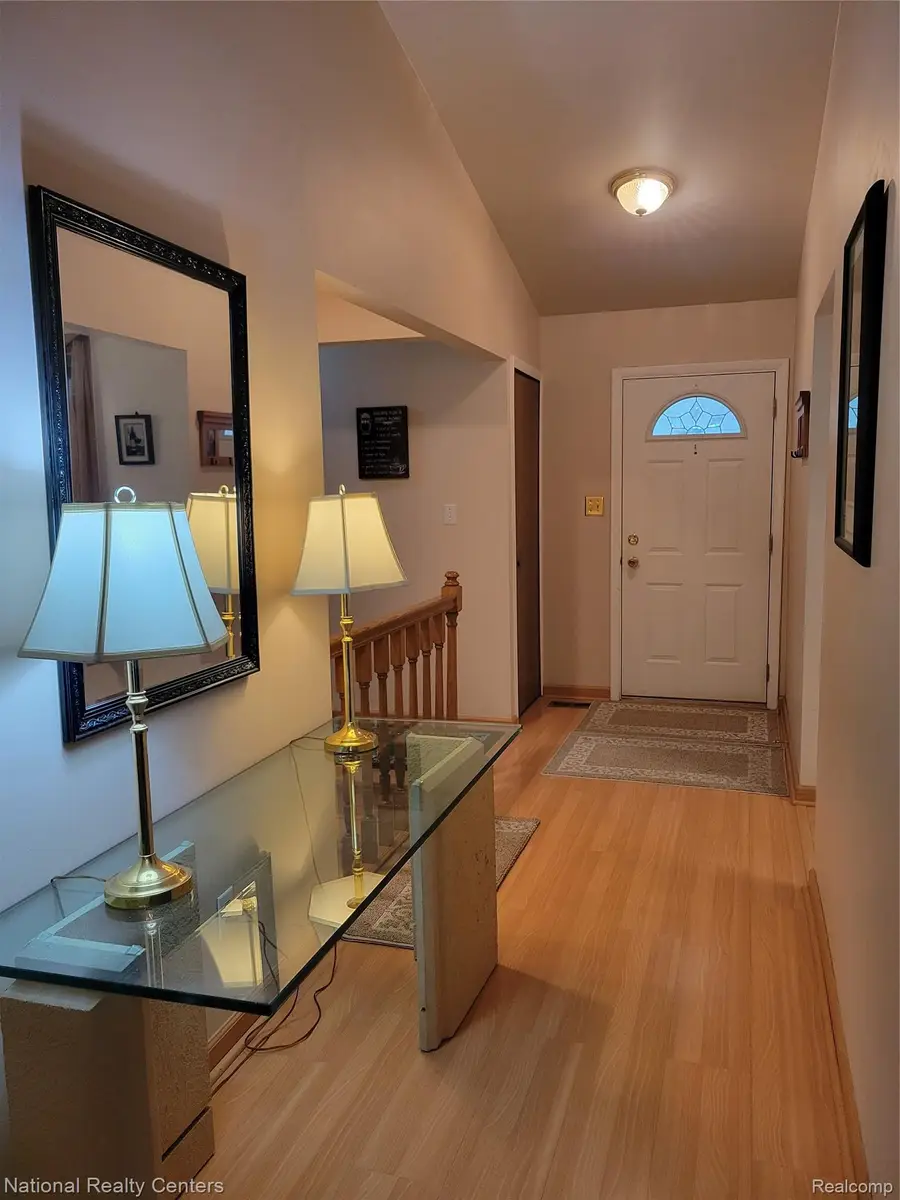 38662 Meeting House Lane, Livonia, MI 48154 - #2