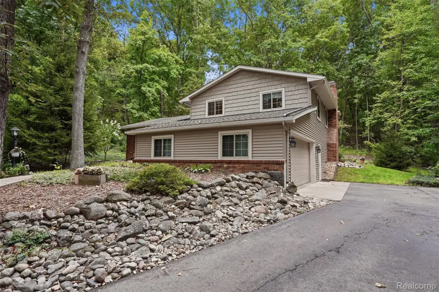 4146 Timberview Drive, Howell, MI 48843 - #2
