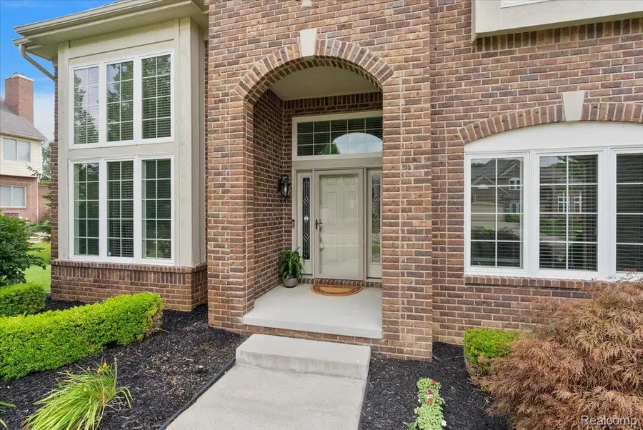 24729 Cavendish Avenue E, Novi, MI 48375 - #3