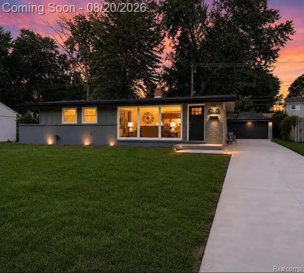 29444 Candlewood Lane, Southfield, MI 48076