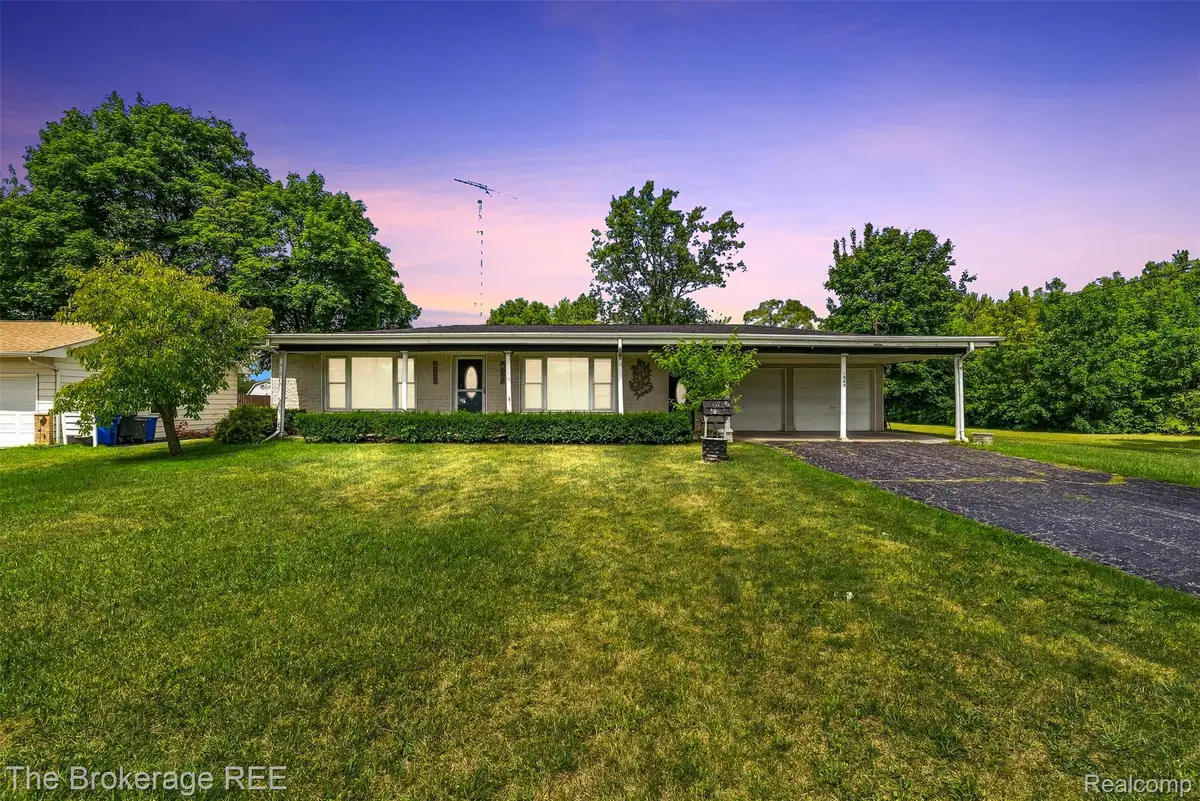 1049 E Hill Road, Grand Blanc, MI 48439 - #1