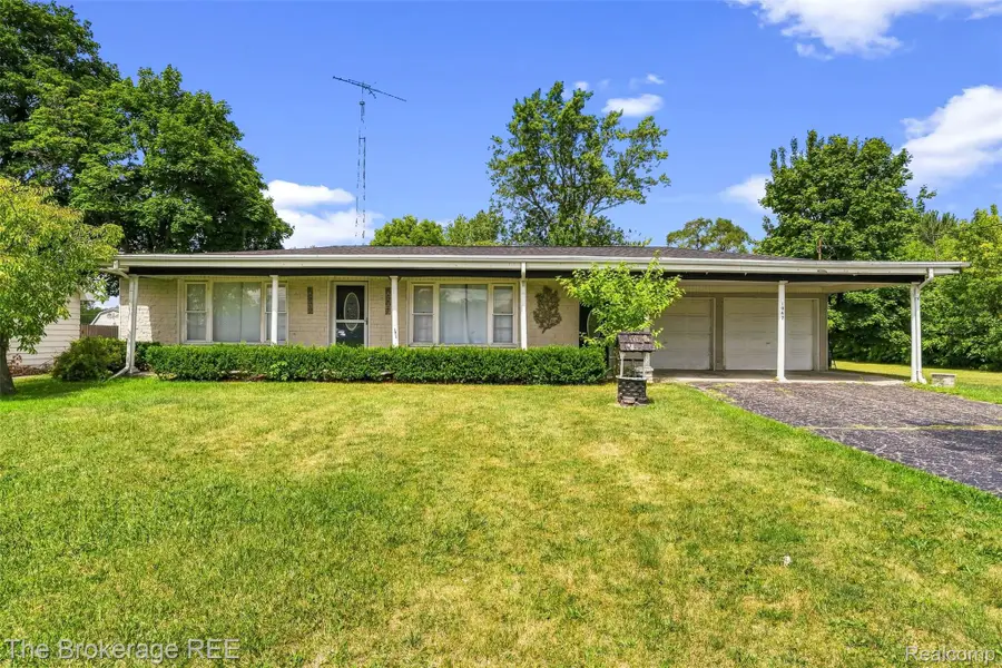 1049 E Hill Road, Grand Blanc, MI 48439 - #2